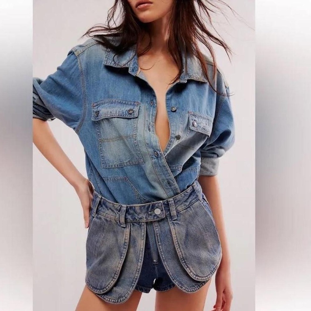 NWT  Free People Women's Blue We The Free Prince Street Micro Denim Shorts Sz 31 - Picture 2 of 4